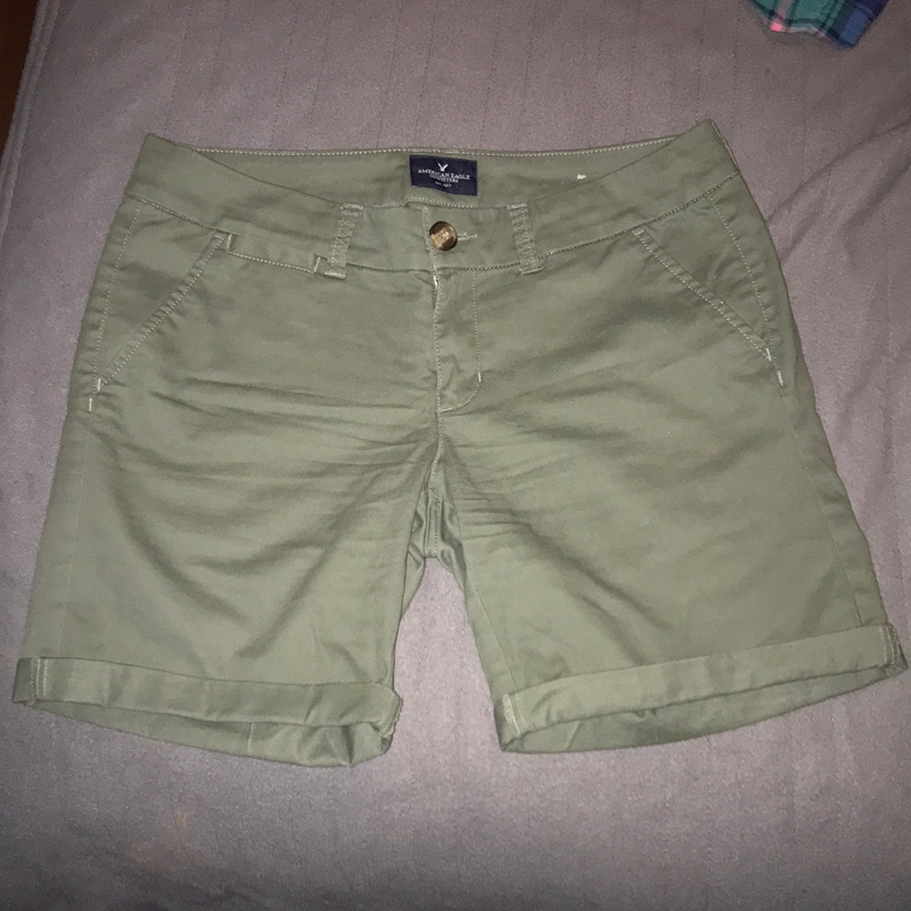 American Eagle Bermuda shorts sz 6